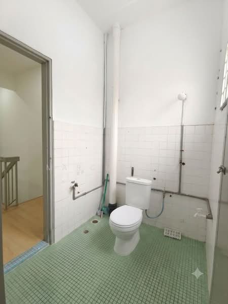2-storey Terraced House for Sale in Taman Kluang Barat (Kluang) - Marcus Tey - Bathroom - PropertyGuru.com.my