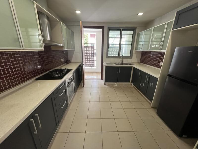 3.5-storey Terraced House for Rent in Sri Bukit Persekutuan (Bangsar) - Fadzli Realtor - Kitchen - PropertyGuru.com.my