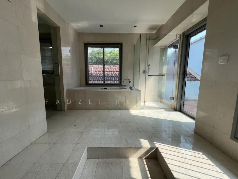3.5-storey Terraced House for Rent in Sri Bukit Persekutuan (Bangsar) - Fadzli Realtor - Bathroom - PropertyGuru.com.my