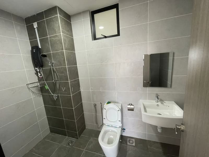 Kediaman Servis untuk Dijual di Twin Tower Residence - Vince Soo - Bathroom - PropertyGuru.com.my