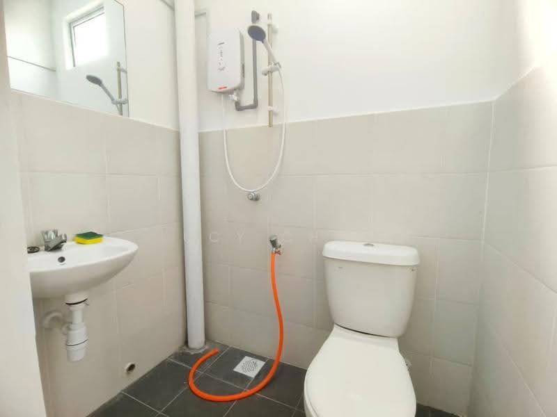 Terraced House for Rent in Taman Kundang Jaya (Rawang) - Lucy Chow - Bathroom - PropertyGuru.com.my