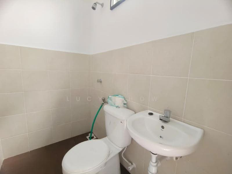 Terraced House for Rent in Taman Kundang Jaya (Rawang) - Lucy Chow - Bathroom - PropertyGuru.com.my