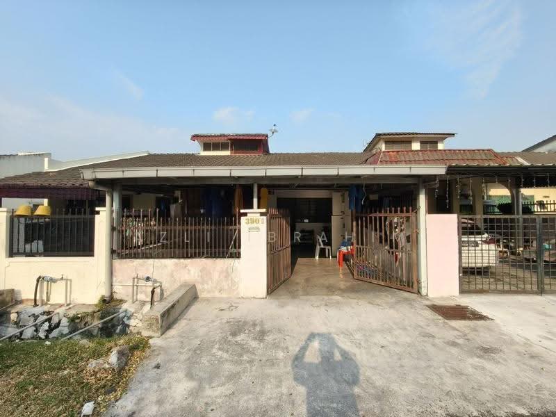 1-storey Terraced House for Sale in Taman Sri Serdang (Seri Kembangan) - Azli Ibrahim - Exterior - PropertyGuru.com.my