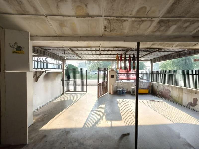 1-storey Terraced House for Sale in Taman Sri Serdang (Seri Kembangan) - Azli Ibrahim - Exterior - PropertyGuru.com.my