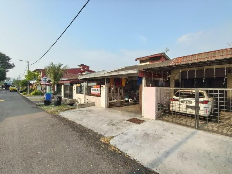 1-storey Terraced House for Sale in Taman Sri Serdang (Seri Kembangan) - Azli Ibrahim - Exterior - PropertyGuru.com.my