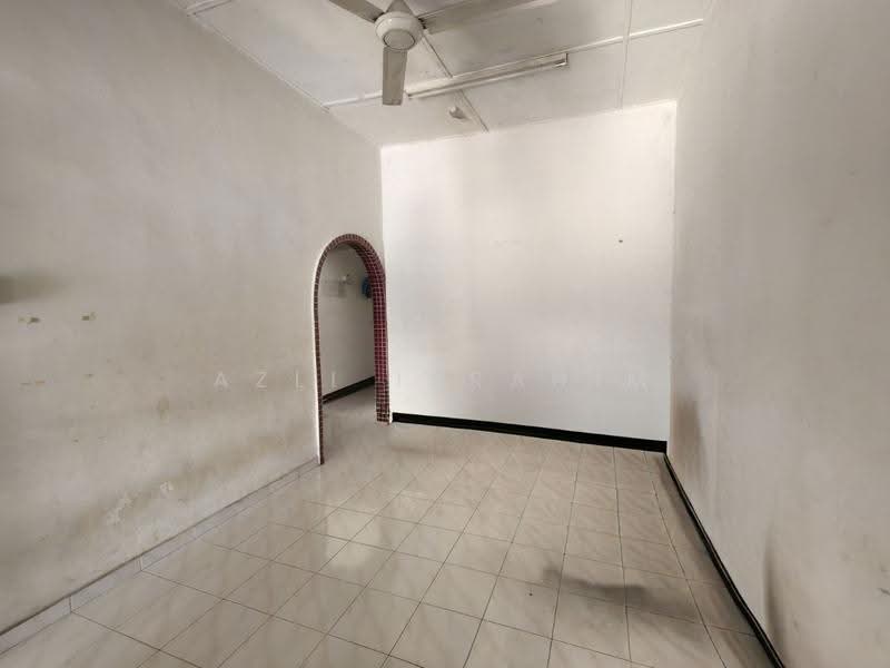 1-storey Terraced House for Sale in Taman Sri Serdang (Seri Kembangan) - Azli Ibrahim - Interior - PropertyGuru.com.my