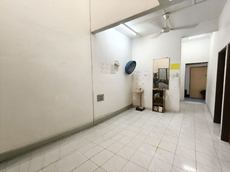 1-storey Terraced House for Sale in Taman Sri Serdang (Seri Kembangan) - Azli Ibrahim - Interior - PropertyGuru.com.my