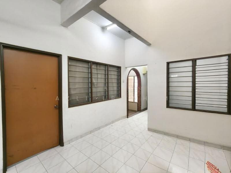 1-storey Terraced House for Sale in Taman Sri Serdang (Seri Kembangan) - Azli Ibrahim - Interior - PropertyGuru.com.my