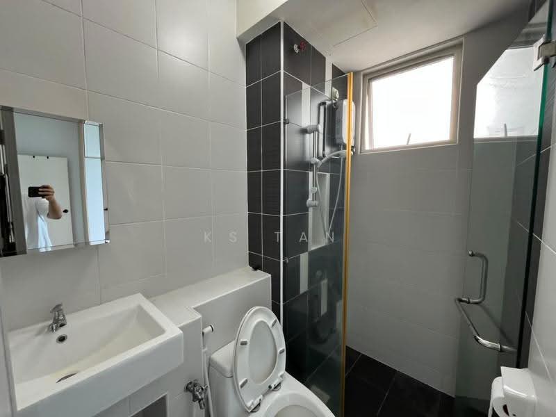 Service Residence for Sale at D'Ambience Residences (Pangsapuri Ikatan Flora) - KS Tan - Bathroom - PropertyGuru.com.my