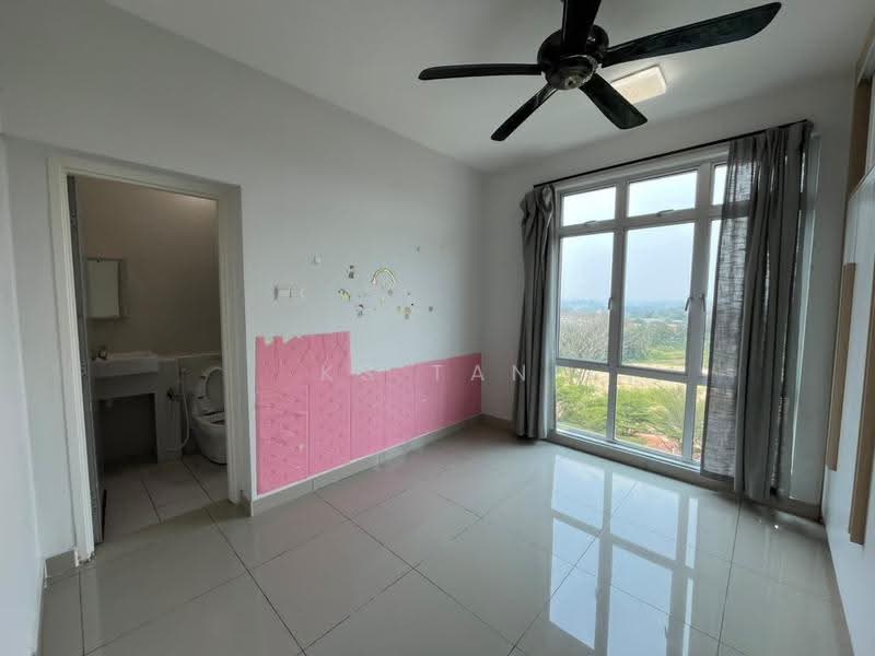 Service Residence for Sale at D'Ambience Residences (Pangsapuri Ikatan Flora) - KS Tan - Bedroom - PropertyGuru.com.my