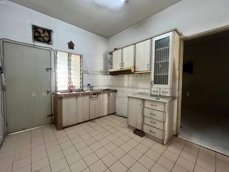 Rumah Teres untuk Dijual di Shah Alam (Selangor) - Anil Fazila Binti Ismail - Kitchen - PropertyGuru.com.my
