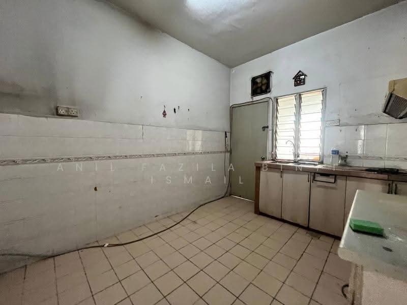 Rumah Teres untuk Dijual di Shah Alam (Selangor) - Anil Fazila Binti Ismail - Kitchen - PropertyGuru.com.my