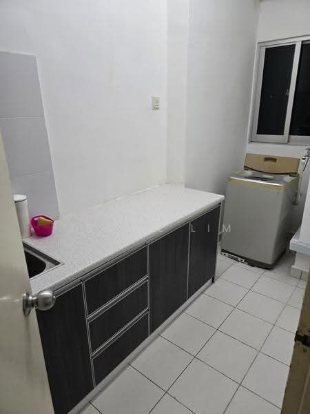 Condominium for Rent at Elit Heights @ Bayan City - Jeanie Lim - Kitchen - PropertyGuru.com.my