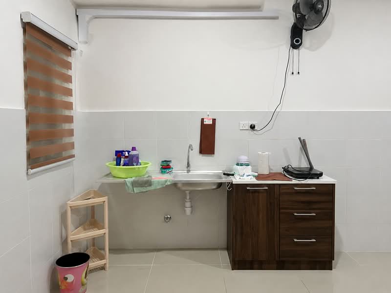 Kediaman Servis untuk Disewa di MKH Boulevard II - Wil Koh - Kitchen - PropertyGuru.com.my