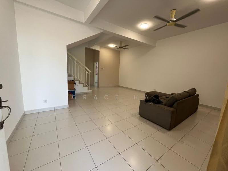 Rumah Teres untuk Disewa di Bandar Teknologi Kajang (Kajang) - Grace Ha - Living Room - PropertyGuru.com.my