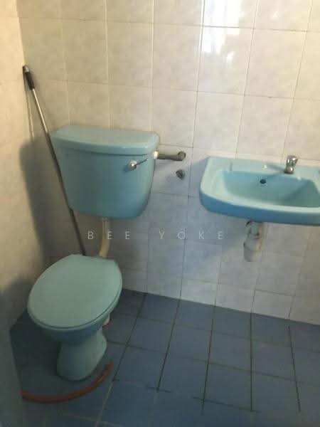 Pangsapuri untuk Dijual di Sri Camellia - Bee Yoke - Bathroom - PropertyGuru.com.my