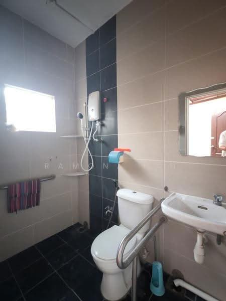 Rumah Teres 1-Tingkat untuk Dijual di Ujong Pasir (Melaka) - Ramona Tan - Bathroom - PropertyGuru.com.my