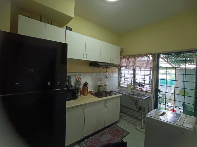 Rumah Teres untuk Dijual di Bandar Tasik Puteri (Rawang) - Azri Zabidin - Kitchen - PropertyGuru.com.my