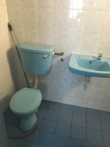 Pangsapuri untuk Dijual di Sri Ria Apartments - Bee Yoke - Bathroom - PropertyGuru.com.my