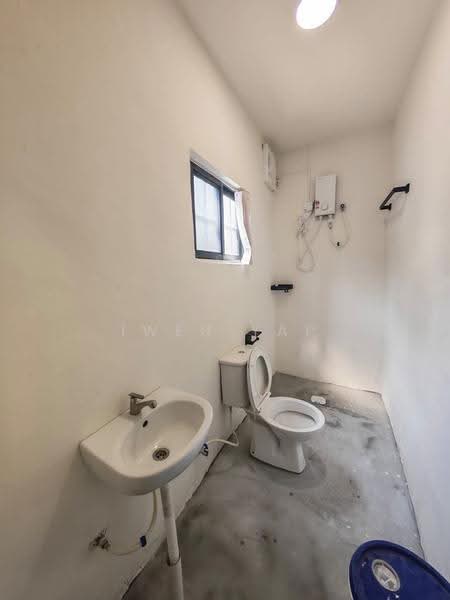 2-storey Terraced House for Rent in Taman Mount Austin (Tebrau) - Iwen Yap - Bathroom - PropertyGuru.com.my