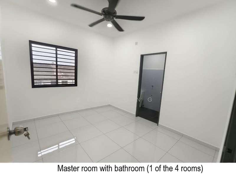 Rumah Teres 2-Tingkat untuk Dijual di Taman Bukit Kempas (Tampoi) - Bill Ong - Master Bedroom - PropertyGuru.com.my
