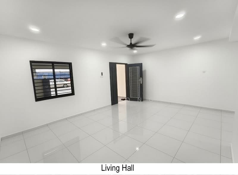 Rumah Teres 2-Tingkat untuk Dijual di Taman Bukit Kempas (Tampoi) - Bill Ong - Living Room - PropertyGuru.com.my
