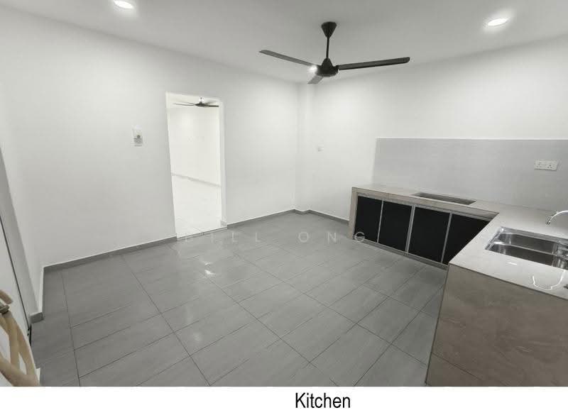 Rumah Teres 2-Tingkat untuk Dijual di Taman Bukit Kempas (Tampoi) - Bill Ong - Kitchen - PropertyGuru.com.my