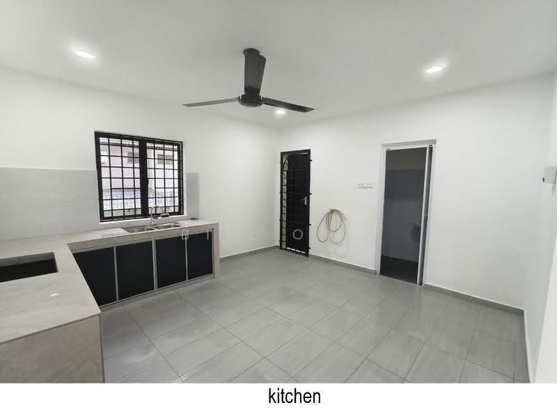 Rumah Teres 2-Tingkat untuk Dijual di Taman Bukit Kempas (Tampoi) - Bill Ong - Kitchen - PropertyGuru.com.my