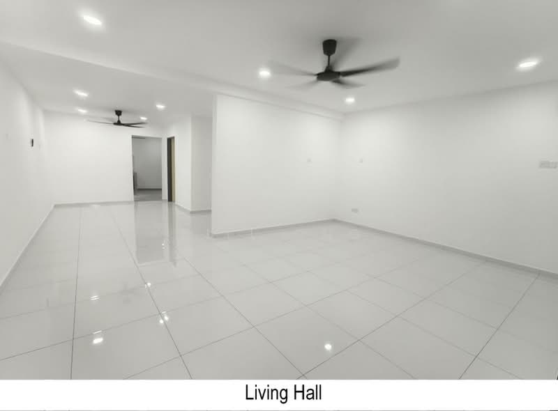 Rumah Teres 2-Tingkat untuk Dijual di Taman Bukit Kempas (Tampoi) - Bill Ong - Living Room - PropertyGuru.com.my