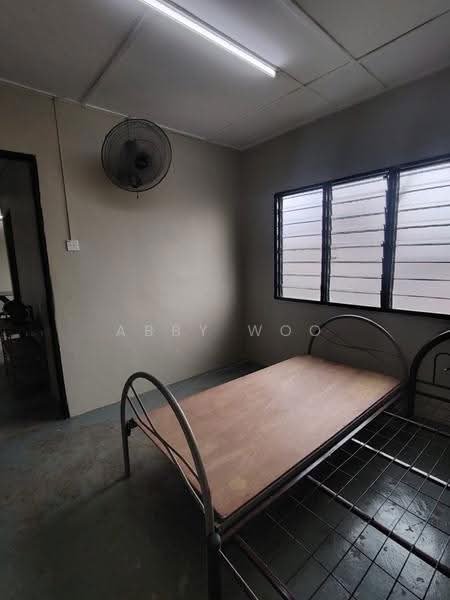 Flat for Rent at Flat PKNS Section 7 - Abby Woo - Bedroom - PropertyGuru.com.my