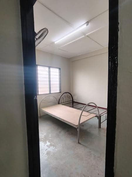 Flat for Rent at Flat PKNS Section 7 - Abby Woo - Bedroom - PropertyGuru.com.my