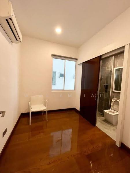 Kediaman Servis untuk Dijual di Paragon Residences @ Straits View - William Tay - Bathroom - PropertyGuru.com.my