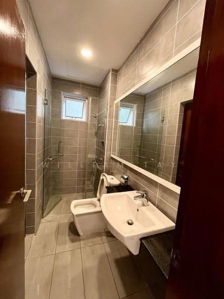 Kediaman Servis untuk Dijual di Paragon Residences @ Straits View - William Tay - Bathroom - PropertyGuru.com.my