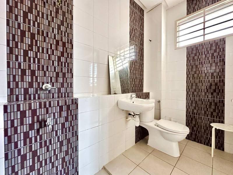 Rumah Berkembar untuk Dijual di Bangi (Selangor) - Izzati Mat - Bathroom - PropertyGuru.com.my