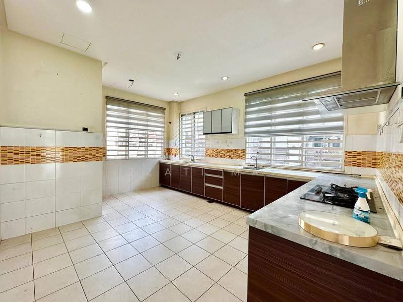 Rumah Berkembar untuk Dijual di Bangi (Selangor) - Izzati Mat - Kitchen - PropertyGuru.com.my