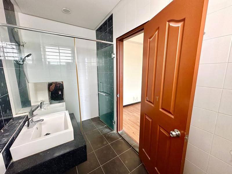 Rumah Berkembar untuk Dijual di Bangi (Selangor) - Izzati Mat - Bathroom - PropertyGuru.com.my