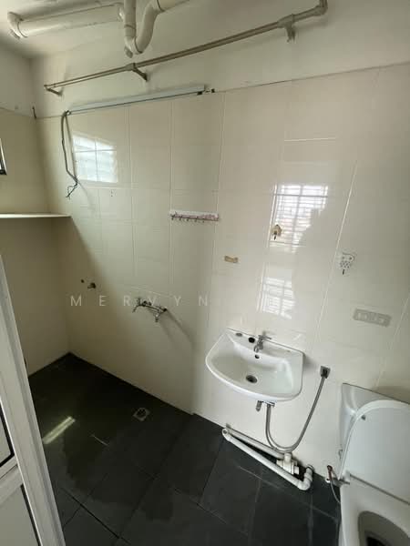 Pangsapuri untuk Dijual di Central Garden - Mervyn Seah - Bathroom - PropertyGuru.com.my