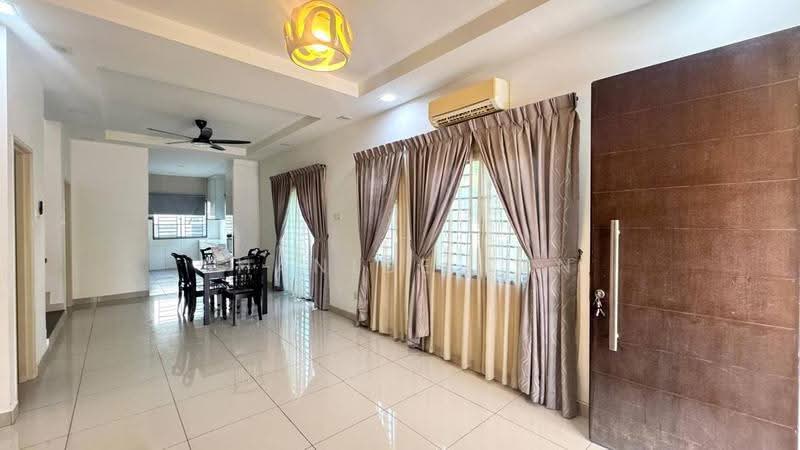 Rumah Teres 2-Tingkat untuk Dijual di Taman Seri Austin (Tebrau) - Shanice Tan - Living Room - PropertyGuru.com.my