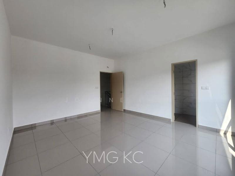 Rumah Teres 2-Tingkat untuk Dijual di Taman Bunga Raya (Serendah) - Joanne Lim - Living Room - PropertyGuru.com.my