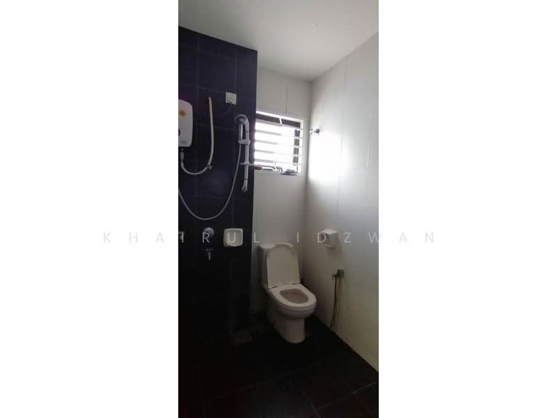 2-storey Terraced House for Sale in Nilai Impian (Nilai) - Khairul Idzwan - Bathroom - PropertyGuru.com.my