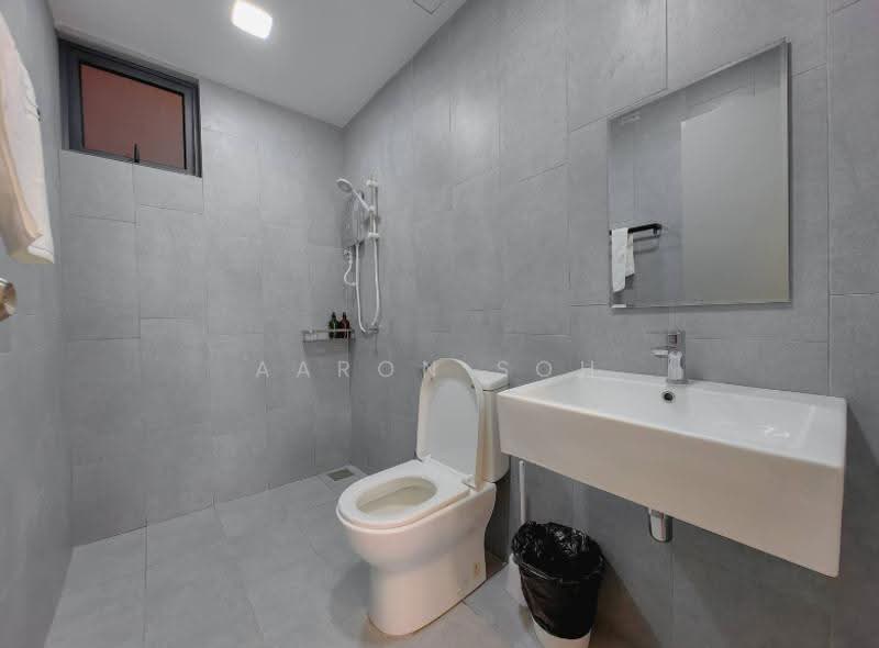 Kediaman Servis untuk Dijual di Seiring Residensi - Aaron Soh - Bathroom - PropertyGuru.com.my