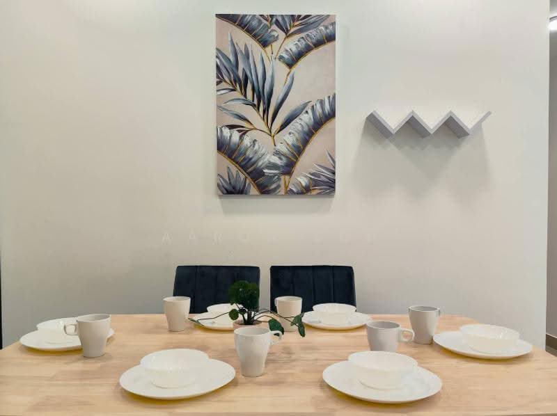 Kediaman Servis untuk Dijual di Seiring Residensi - Aaron Soh - Dining Room - PropertyGuru.com.my