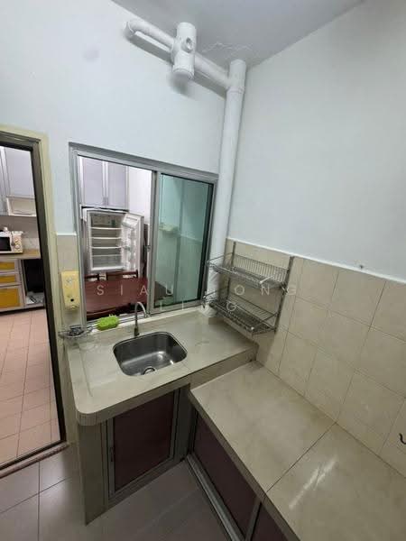 Pangsapuri untuk Dijual di Bayu Puteri 2 - Siau Tong Ling - Kitchen - PropertyGuru.com.my