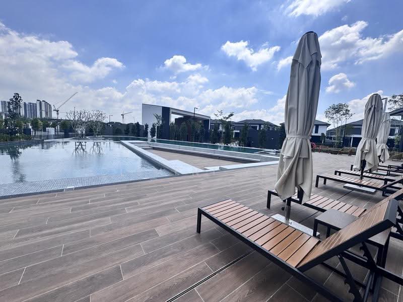 Townhouse for Rent in Eco Ardence (Setia Alam) - Clement Yew - Pool - PropertyGuru.com.my