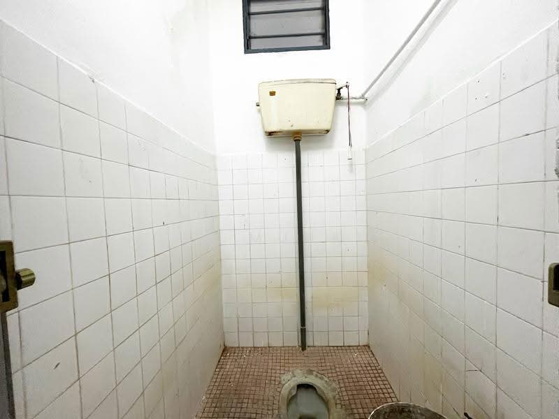 1-storey Terraced House for Sale in Taman Kempas (Sungai Petani) - Abdul Muhaimin - Bathroom - PropertyGuru.com.my