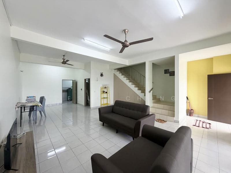 Rumah Teres 2-Tingkat untuk Disewa di Kampar (Perak) - Presley Chong - Living Room - PropertyGuru.com.my