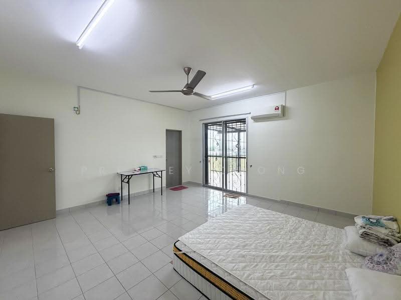 Rumah Teres 2-Tingkat untuk Disewa di Kampar (Perak) - Presley Chong - Master Bedroom - PropertyGuru.com.my