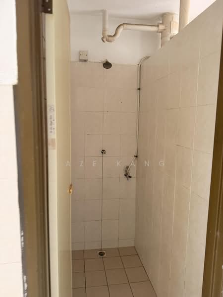 Pangsapuri untuk Disewa di Desa Indah Block 1 - Kaze Kang - Bathroom - PropertyGuru.com.my