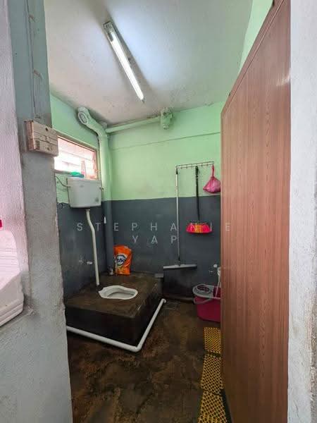 Rumah Flat untuk Dijual di Stulang Laut - Stephanie Yap - Bathroom - PropertyGuru.com.my