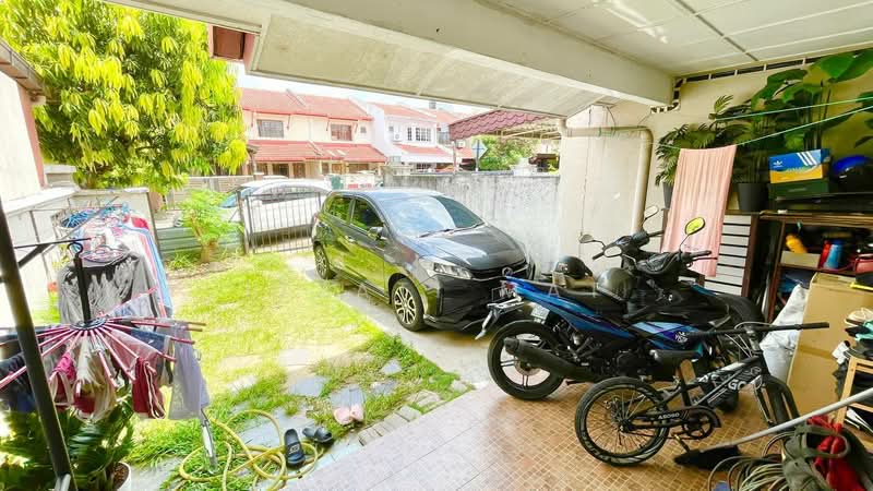 2-storey Terraced House for Sale in TAMAN PUCHONG UTAMA (Puchong) - Izzati Mat - Exterior - PropertyGuru.com.my